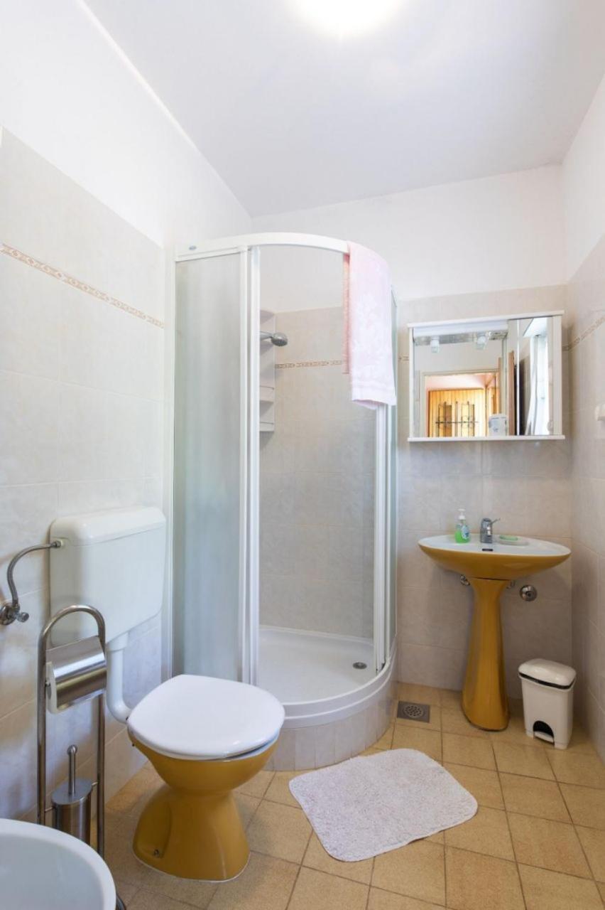 Apartments Kate - 100 M From Beach Malinska Extérieur photo