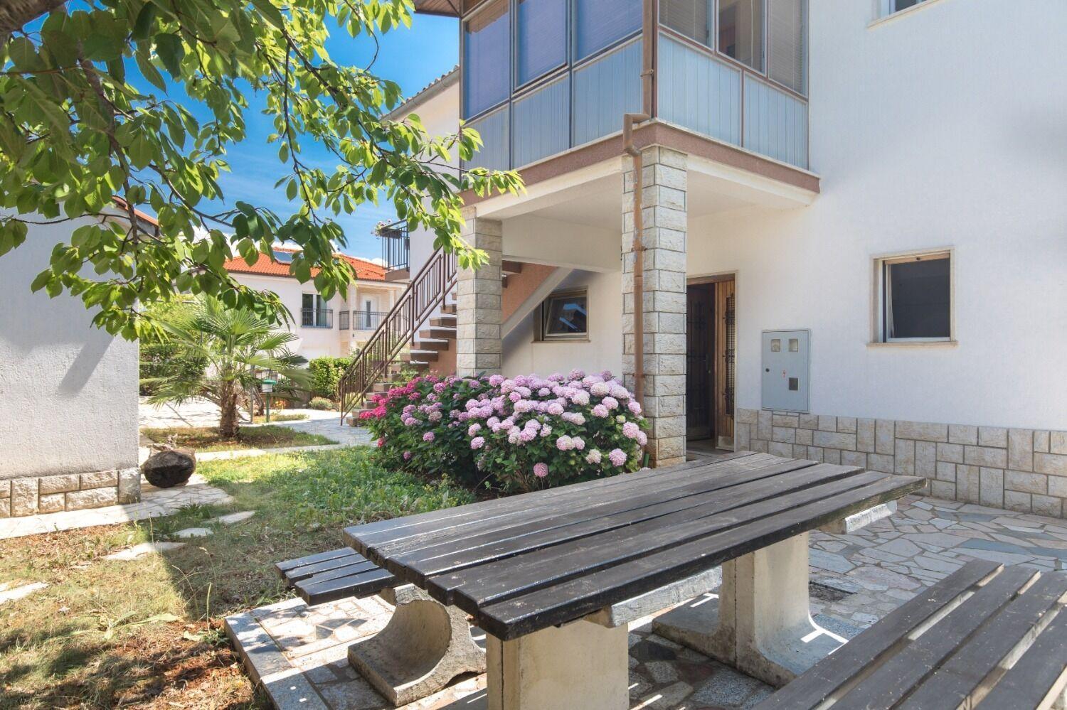 Apartments Kate - 100 M From Beach Malinska Extérieur photo