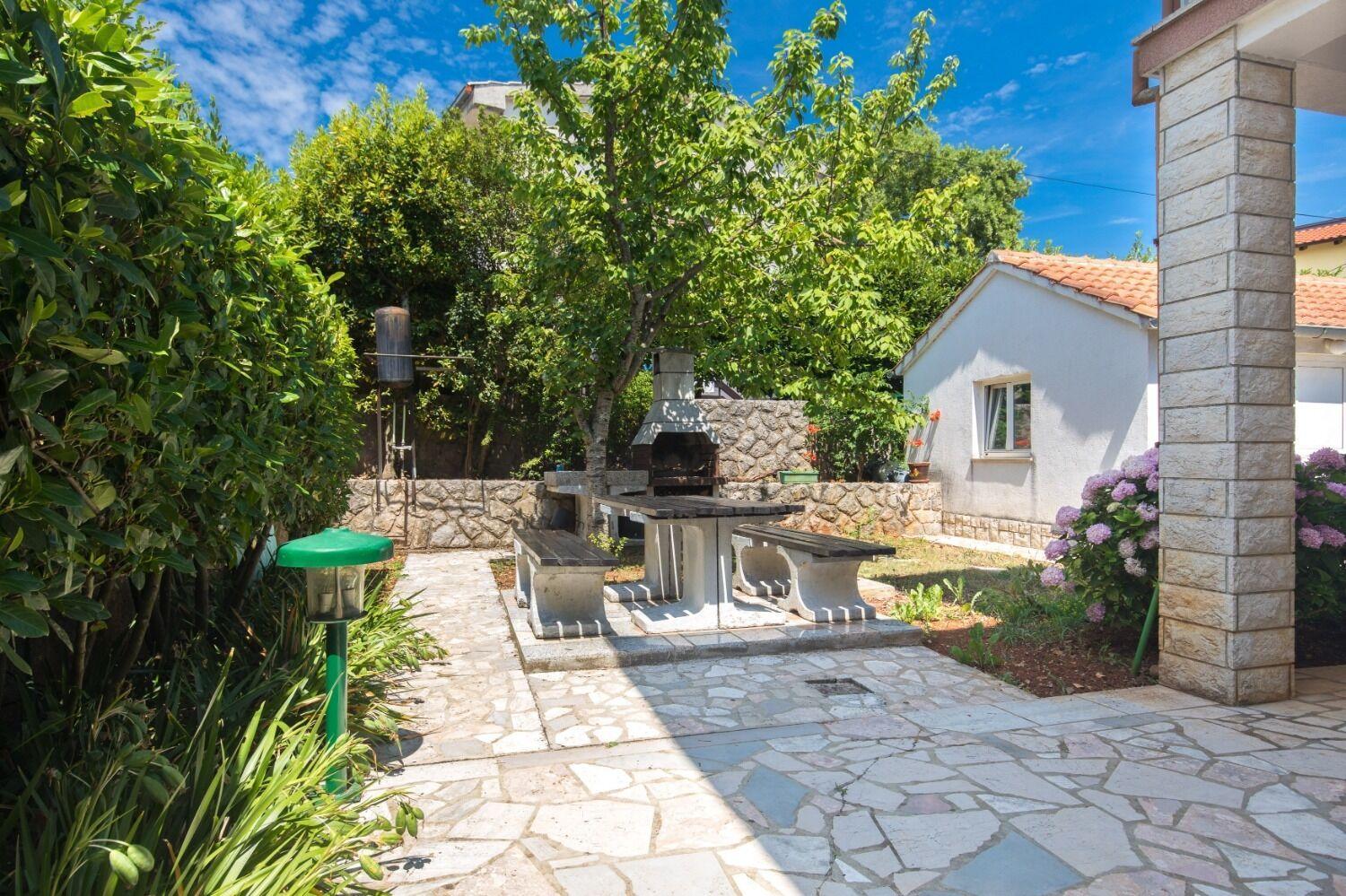 Apartments Kate - 100 M From Beach Malinska Extérieur photo