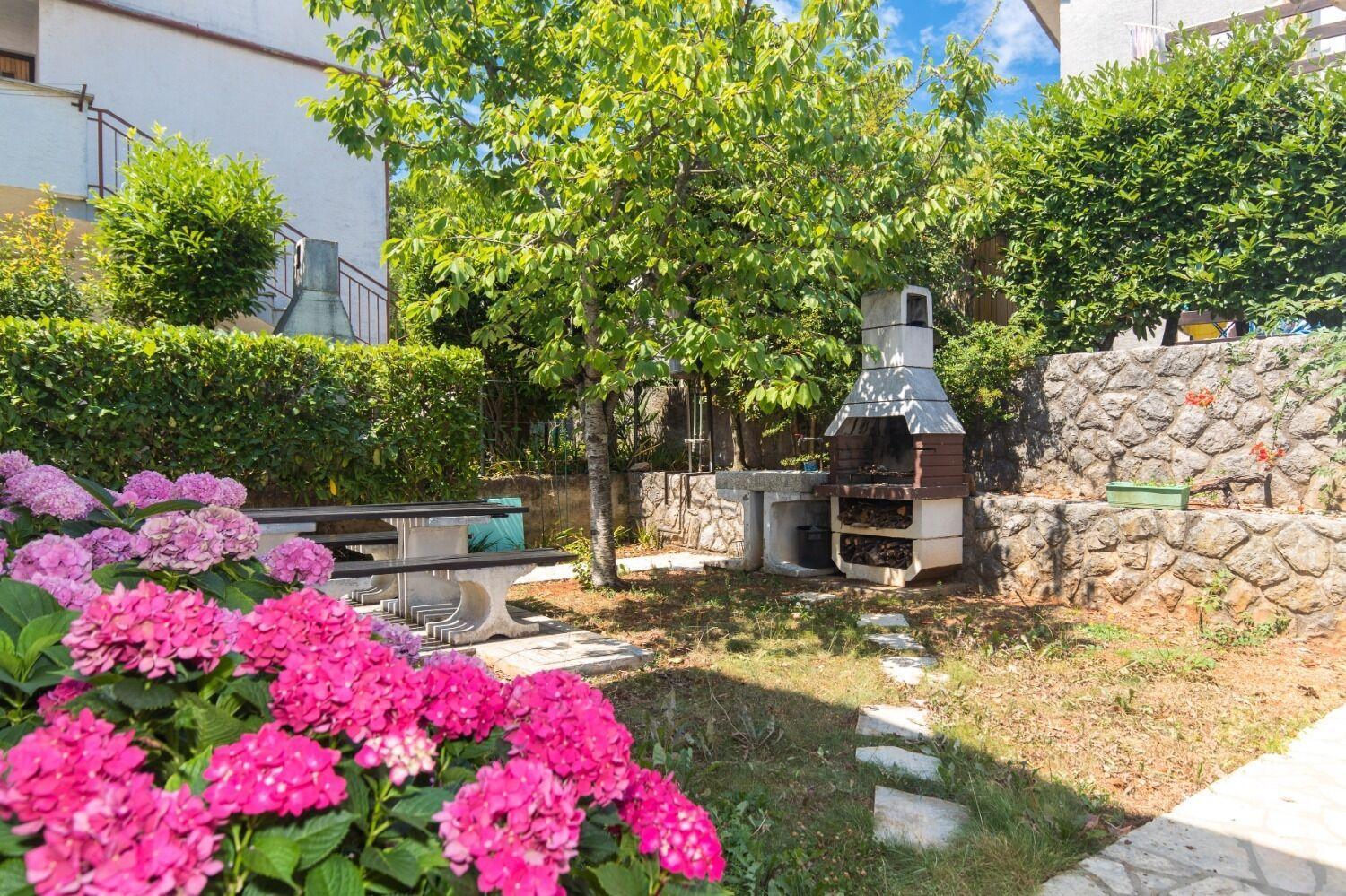 Apartments Kate - 100 M From Beach Malinska Extérieur photo